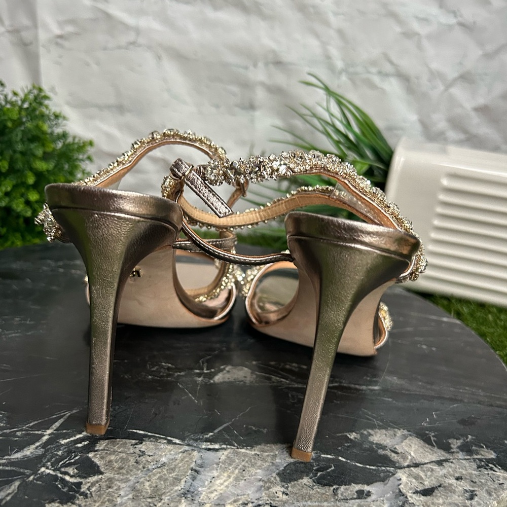 BADGLEY MISCHKA
Galia Crystal Ankle
Strap Evening Shoe size 9 new
CHAMPAGNE - Picture 8 of 17